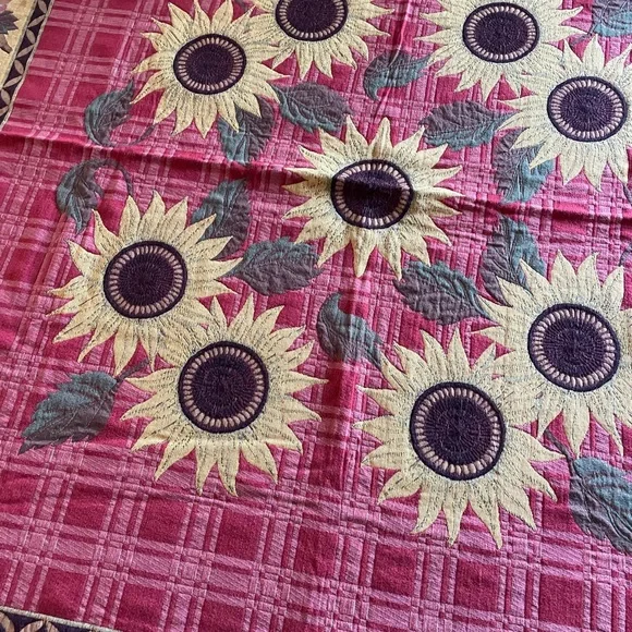 Sunflower throw or tablecloth. Lightly quilted - Picture 2 of 2